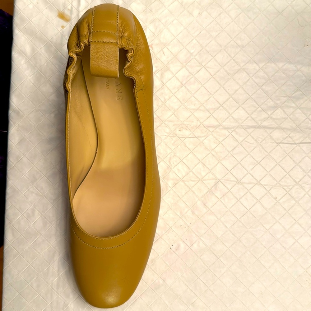 EVERLANE The Day Heel in color light taupe size 9 NARROW FIT.